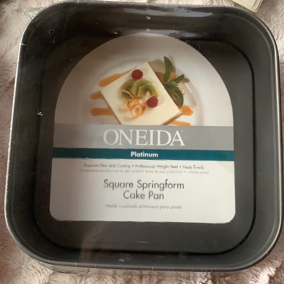 Set of 4 Cake Pans - Picture 2 of 6